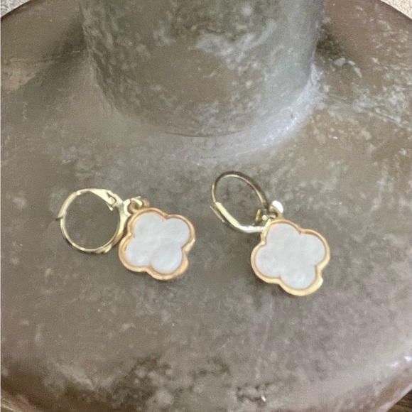 Elegant Gold and White Floral Earrings - Picture 3 of 3